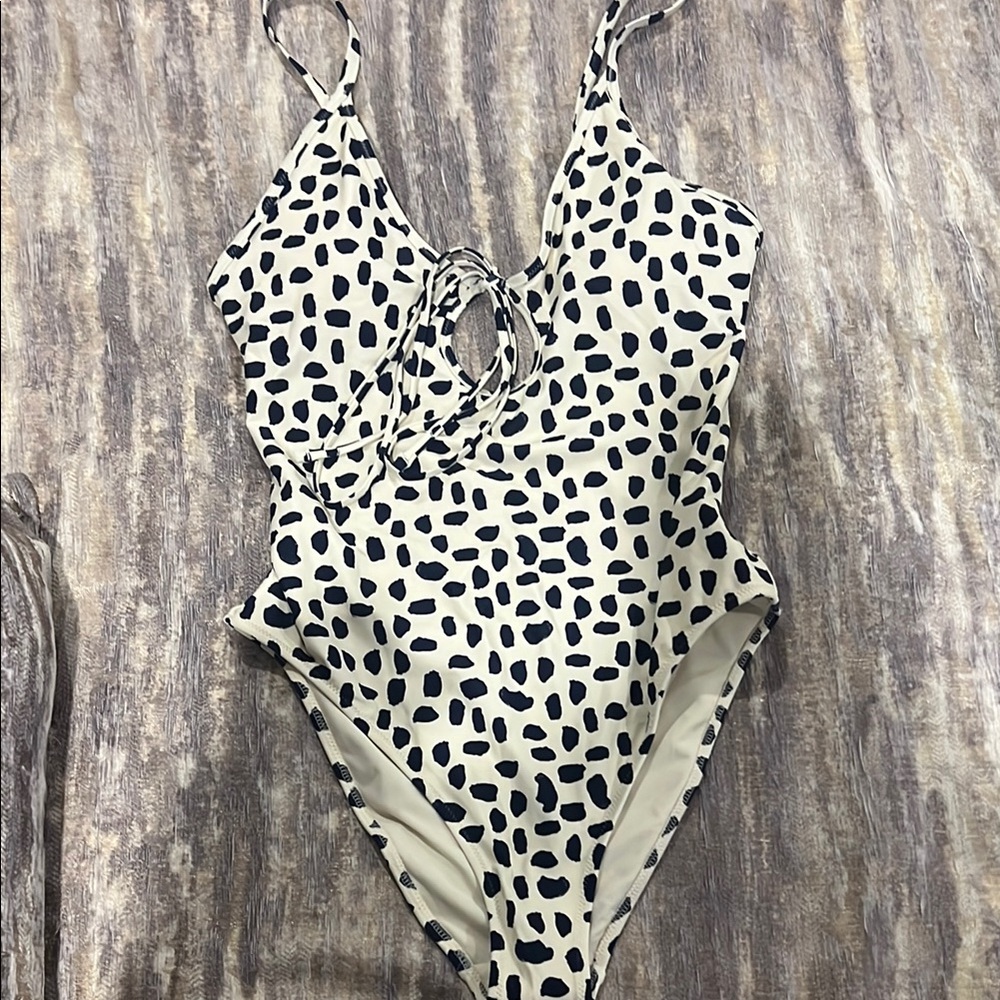 Stylish Black and White One-Piece Swimsuit